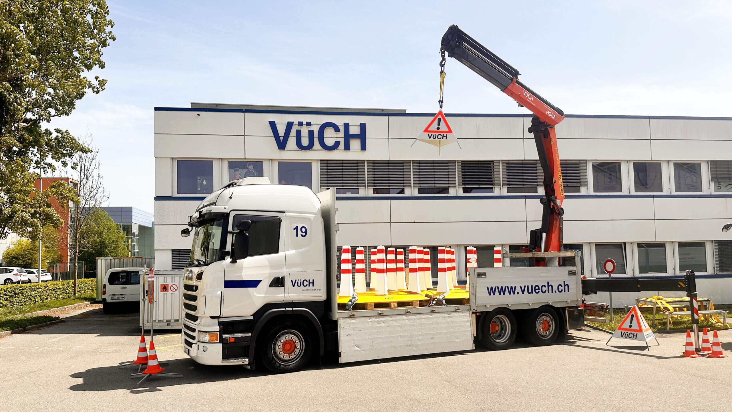 SCANIA R 480 LB mit Kran